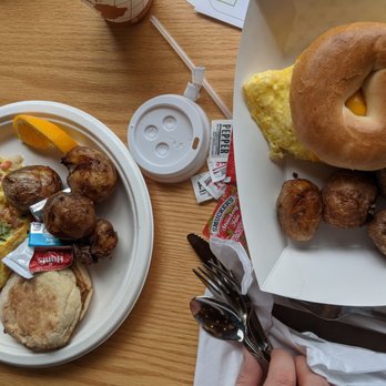 Horizons Restaurant & Lounge - Breakfast bagel and made to order omelet - American Near Me - Geneva, Ohio