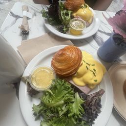 EGG BENEDICT EGG BENEDICT