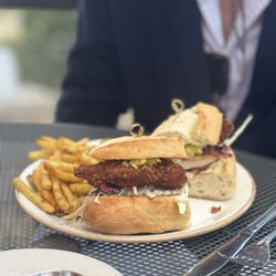 Cottonwood Restaurant & Bar - Chicken sandwich