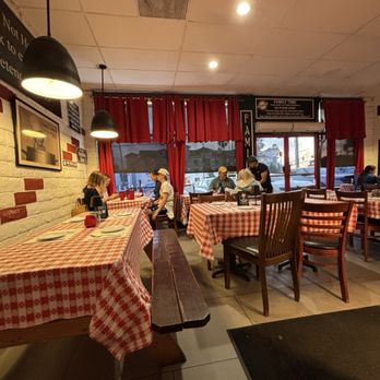 Mama D's Italian Kitchen - Italian Near Me - Hermosa Beach, California