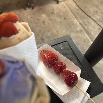 MOSA - We got a mini& red order of Ube w/coco ice cream wrapped in a crepe complete w/ a couple strawberries & the amazing peanut brittle shavings - Ice Cream & Frozen Yogurt Near Me - Honolulu, Hawaii