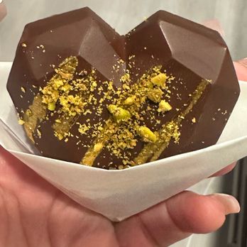 Annebeth Cakes - Dubai chocolate - Custom Cakes Near Me