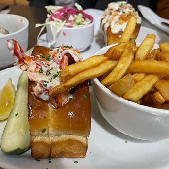 Slapfish - Traditional Lobster Roll close upppp - Seafood Near Me - Noblesville, Indiana Slapfish - Traditional Lobster Roll close upppp - Seafood Near Me - Noblesville, Indiana