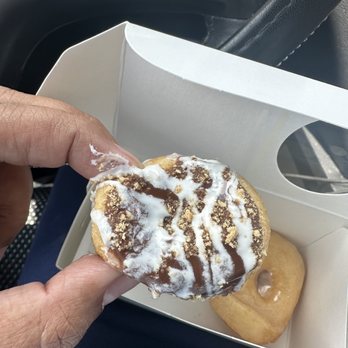 Simply Done Donuts - Smoralicious - Food Trucks Near Me - Dunwoody, Georgia Simply Done Donuts - Smoralicious - Food Trucks Near Me - Dunwoody, Georgia