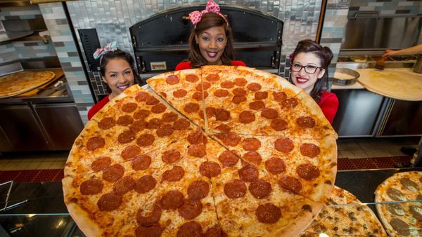 Pin-Up Pizza by null