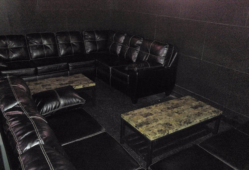 Headliners Adult  Store Logo