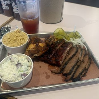 Blue Oak BBQ - Chicken , ribs, brisket , potatoe salad and Mac & cheese - Barbeque Near Me - Huntsville, Alabama