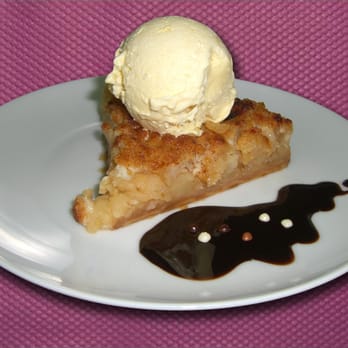 Strawberry Fields - Tarta casera de manzana templada, con helado de vainilla - Modern European Near Me - Madrid, M