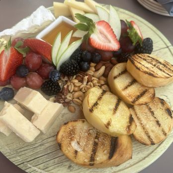 Mai Tai Bar - Cheese plate - Cocktail Bars Near Me - Honolulu, Hawaii