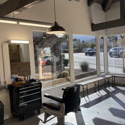 Visions barbershop - Front of the salon