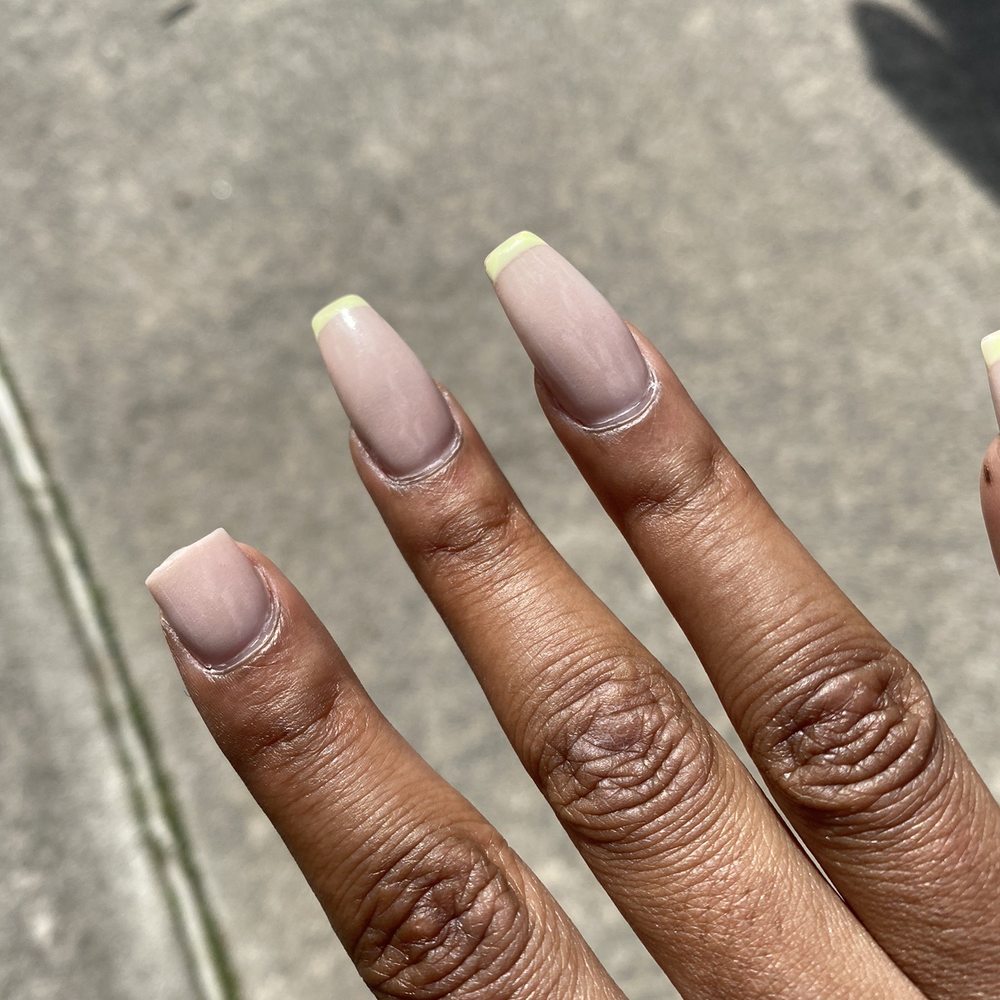 This broke 20minuted after leaving for a nail repair This broke 20minuted after leaving for a nail repair