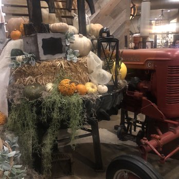 Farmer's Table - Inside restaurant - New American Near Me - La Mesa, California