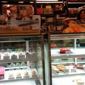 A La Bakery - Case full of yum! - Bakeries Near Me - Hong Kong, HK