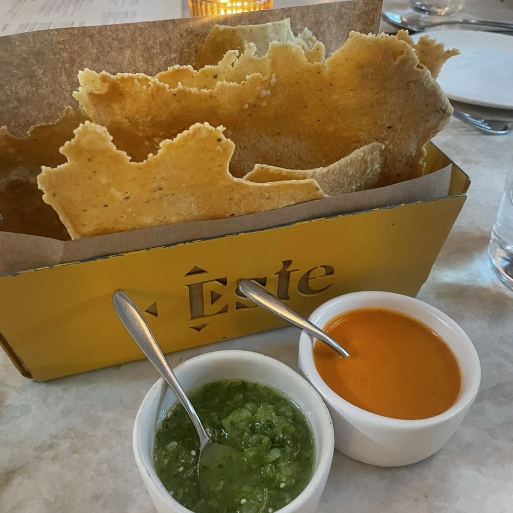 Este - Chips and Salsa - Seafood Near Me - Austin, Texas
