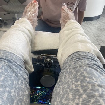 Berkeley Pinkies - Deluxe pedicure with wax and hot towels, after a special mask on my legs - Nail Salons Near Me - Berkeley, California
