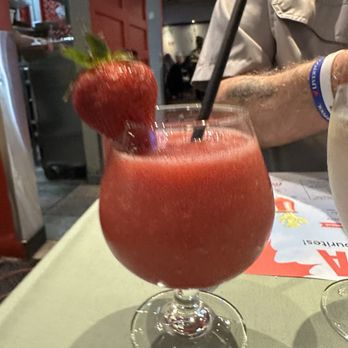 Mandarin Restaurant - Strawberry smoothie - Chinese Near Me - London, Ontario
