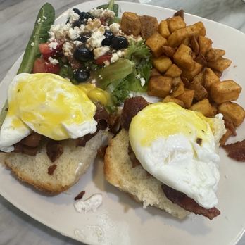 Bread and Butter Cafe - Traditional Benedict - Breakfast & Brunch Near Me - New Orleans, Louisiana Bread and Butter Cafe - Traditional Benedict - Breakfast & Brunch Near Me - New Orleans, Louisiana