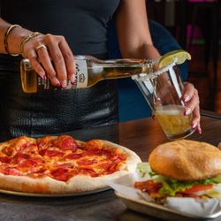 Happy Hour is live at Off The Wall Kendall. Grab $5.95 bites like chicken tenders, mozzarella sticks, tequeños, nachos, fries, tots, etc.