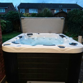 Carefree Spas - 4 Person Hot Tubs Littleton - Hot Tub & Pool Near Me - Littleton, Colorado Carefree Spas - 4 Person Hot Tubs Littleton - Hot Tub & Pool Near Me - Littleton, Colorado