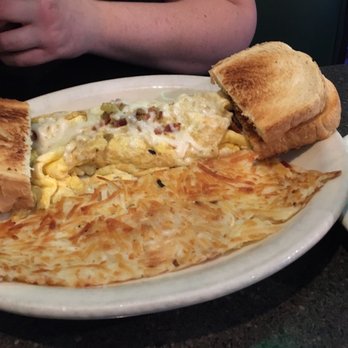 Maxwells Pub & Grill - Omelet - Pubs Near Me - Beaverton, Oregon