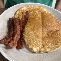 Smith Good Eats - Short stack (THESE PANCAKES ARE HUGE!!!)