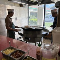 Golden Bowls Mongolian BBQ - Cooking te meal