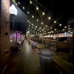 Noah's Bar & Bistro - Outdoor dining