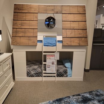 HOM Furniture - a bunk bed with a built in desk - Mattresses Near Me - Bloomington, Minnesota HOM Furniture - a bunk bed with a built in desk - Mattresses Near Me - Bloomington, Minnesota