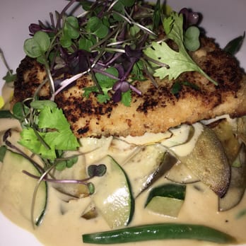 Hukilau Lanai - Chicken with Macadamia Sauce - Seafood Near Me - Kapaa, Hawaii