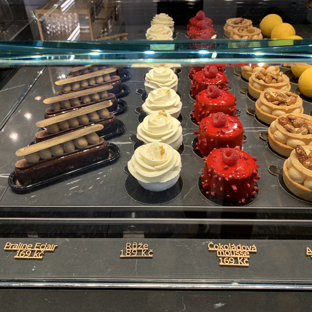 IF Café - cake display - Cafes Near Me - Prague, Puerto Rico