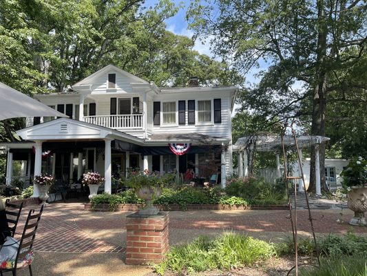 Lola's Farmhouse by null