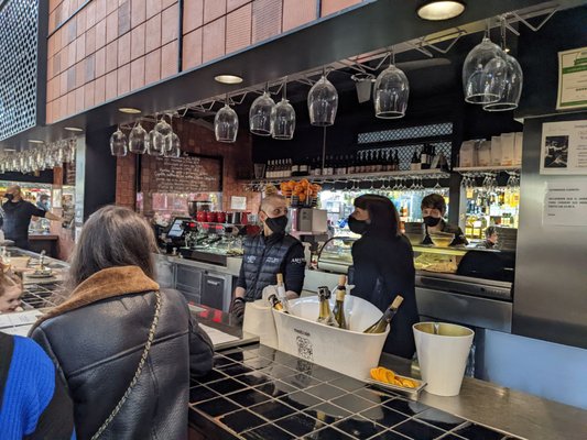 Central Bar by null