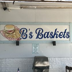 B’s Baskets & More - Front signage