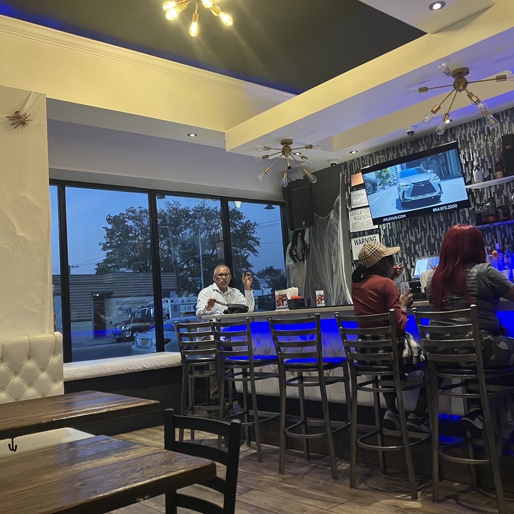 Blu Seafood - The Bar area. - Seafood Near Me - Queens, New York