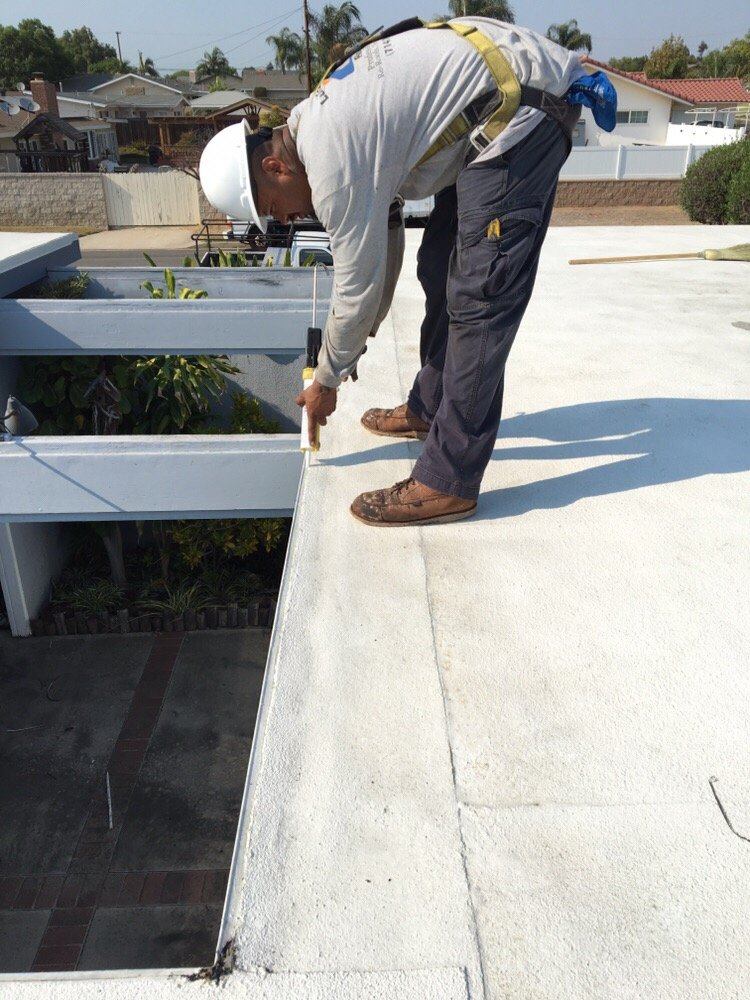 Slide of Luis Mendoza Roofing