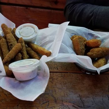 Illinois Bar & Grill On 47th - Fried zucchini & jalapeno poppers - Bars Near Me - Chicago, Illinois