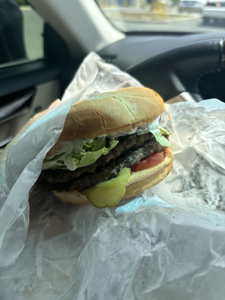Shakers Drive Thru Logo