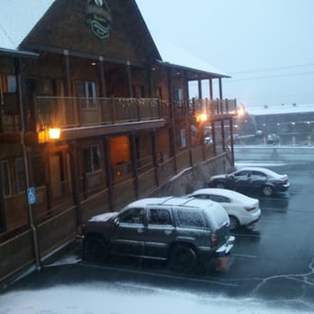 Robinhood Resort - Snowing at the Robinhood Resort - Big Bear Lake, CA