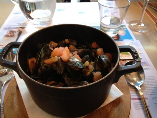 L'Escargot Bleu Restaurant and Wine Bar by null