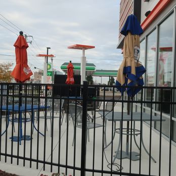 Dunkin' - Patio out front facing Dempster St. - Donuts Near Me - Niles, Illinois