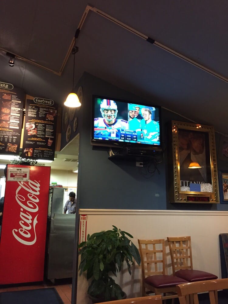 STRAW HAT PIZZA CLOSED 10 Photos & 48 Reviews 24748 Hesperian