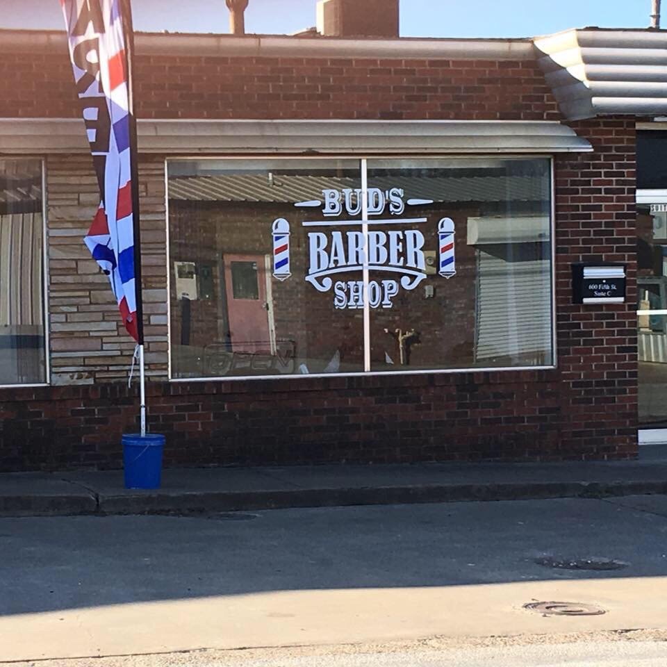 Bud's Barber Shop Logo