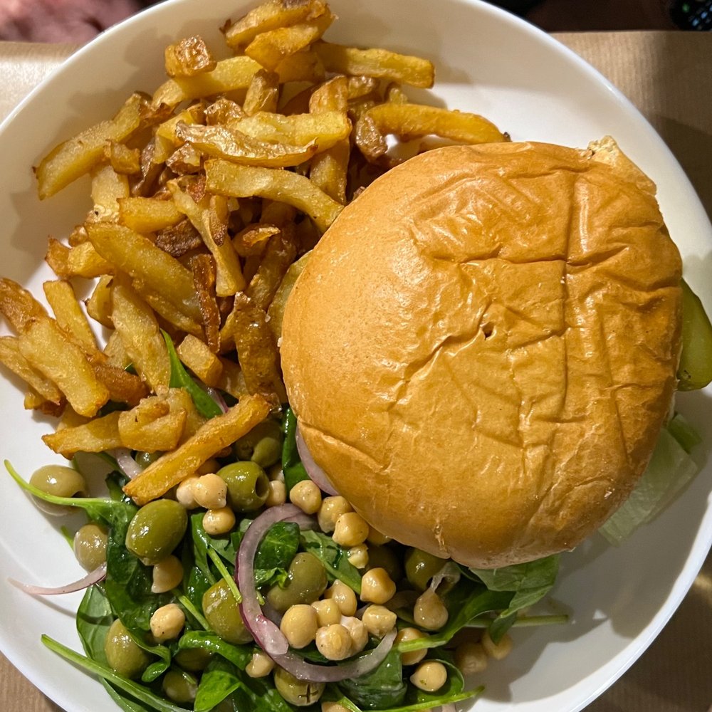 Lettuce & Co - Burger with fries and salad - French Near Me - Nice, 06 Lettuce & Co - Burger with fries and salad - French Near Me - Nice, 06