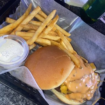 Harvey's Wineburger - The Islander - Burgers Near Me - Phoenix, Arizona Harvey's Wineburger - The Islander - Burgers Near Me - Phoenix, Arizona