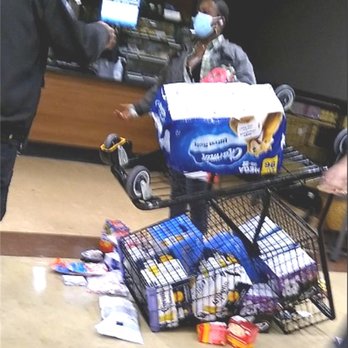 Safeway - Half the time I come here there's always some drama . - Grocery Near Me - Daly City, California