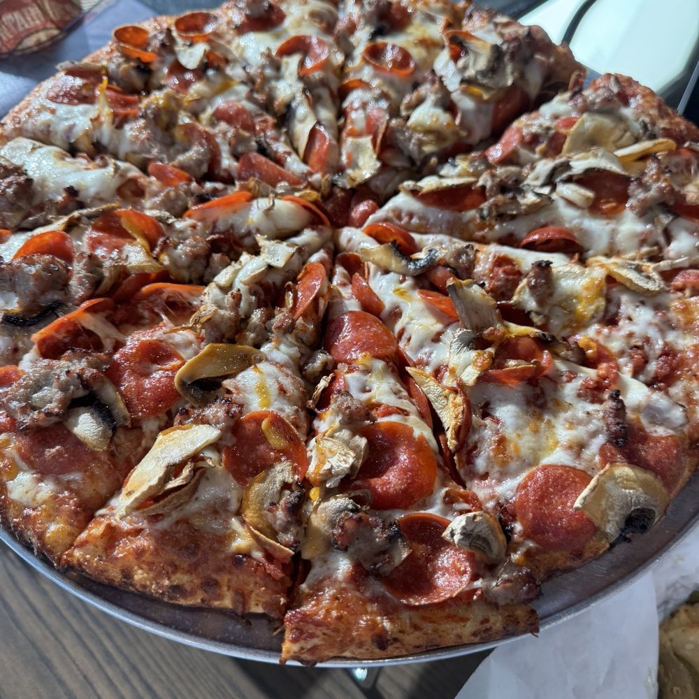 Mountain Mike's Pizza - Custom pizza - Chicken Wings Near Me - Pasadena, California