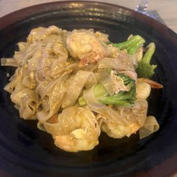 Pad See-Ew with shrimp.
