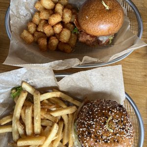 OVER/UNDER SPORTS BAR - 72 Photos & 27 Reviews - 2723 N Halsted St ...