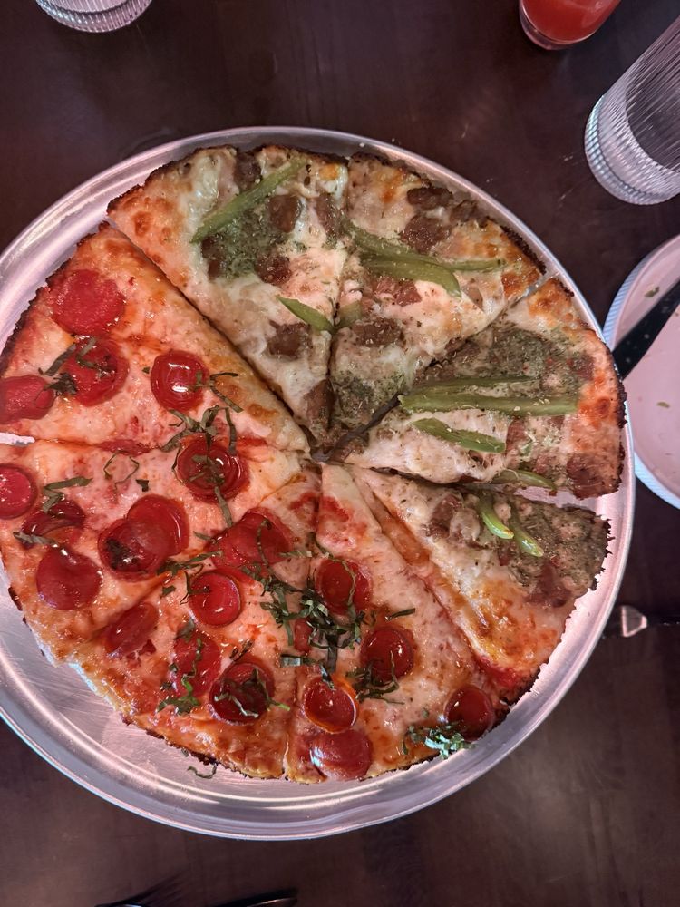 Cast Iron Pizza Logo