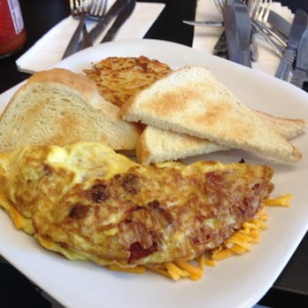 Crispy Crêpes Cafe - Western Omelette with Toast and Hash Browns - Creperies Near Me - Boston, Massachusetts